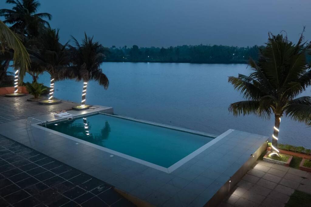 Riveria Portico - River Side 6 Bedroom Private Pool Bungalow North Paravur Ngoại thất bức ảnh